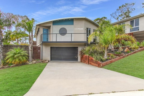 Lake House - E Caravan Parks 0