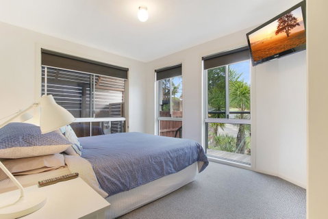 Lake House - E Caravan Parks 1