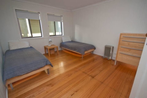 Lake Tyres Beach House - E Caravan Parks 3