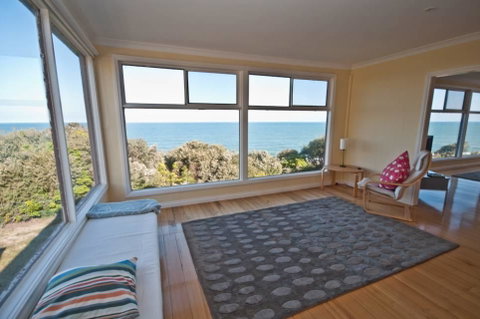 Lake Tyres Beach House - E Caravan Parks 0