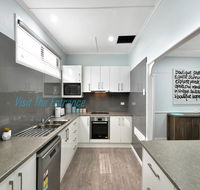Lakeside House  Cabin - E Caravan Parks