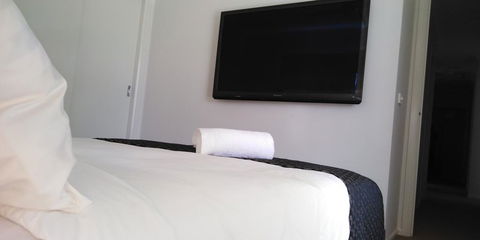 Lakeside Retreat & Business - E Caravan Parks 1