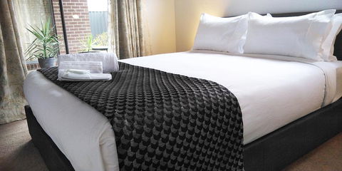 Lakeside Retreat & Business - E Caravan Parks 3