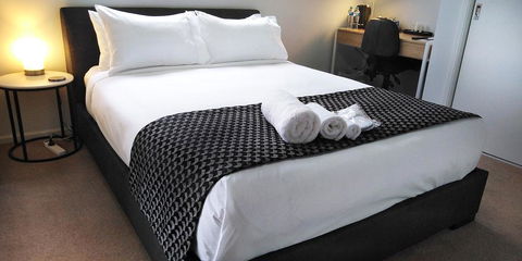 Lakeside Retreat & Business - E Caravan Parks 0