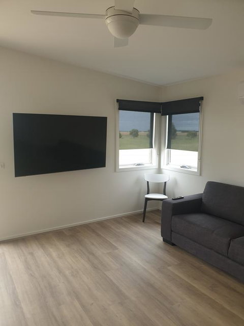 Lara Lodge - E Caravan Parks 2