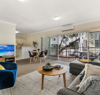 Large and Airy Unit in Quiet Riverside Suburb - E Caravan Parks