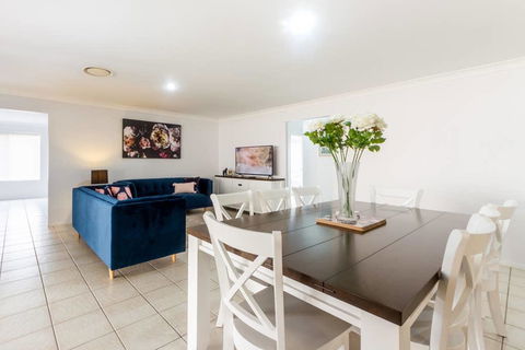 Large Executive And Family Home - Flinders View - E Caravan Parks 0