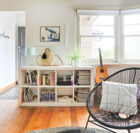 Large Quiet Art Deco Apt Camberwell - E Caravan Parks