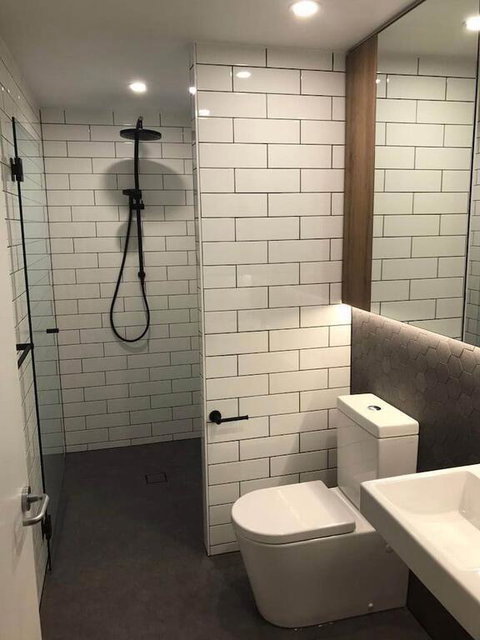 Large Space 2 BED APT Near Brisbane Airport - E Caravan Parks 3