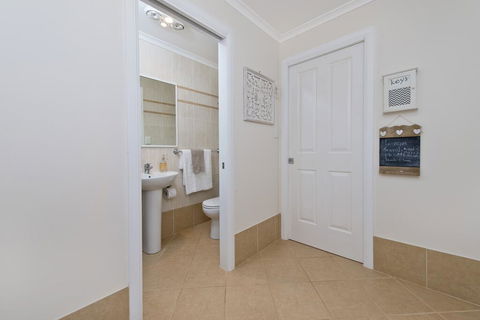 Laze Dayz At Lighthouse - Studio With Shared Pool - E Caravan Parks 3