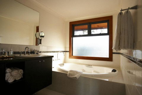 Lazy River Boutique Bed & Breakfast - E Caravan Parks 2
