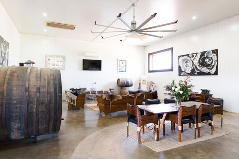 Lazy River Estate Boat House Villa - E Caravan Parks 0