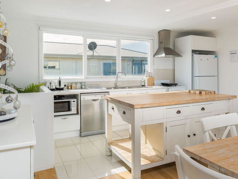 Licence To Chill - E Caravan Parks 1