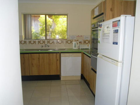 Light, Airy 1st Floor Unit - Marbrin Close, Bellara - E Caravan Parks 1
