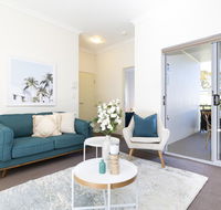 Light bright and spacious unit close to beaches - E Caravan Parks