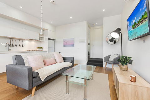 Light-Filled Beachside Apartment In Trendy Area - E Caravan Parks 0