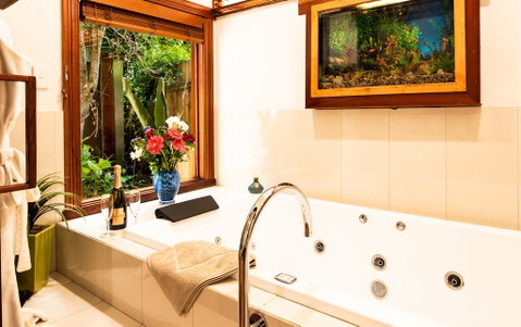 Lillypilly's Cottages & Day Spa - E Caravan Parks 1