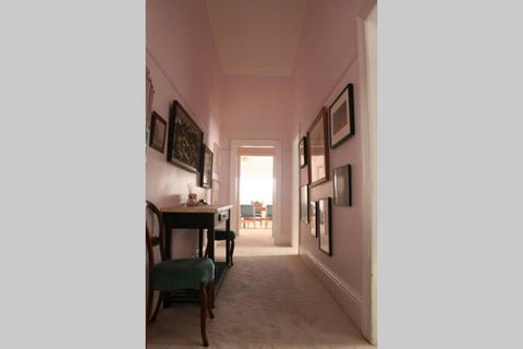 Lucys Artist Cottage - E Caravan Parks 2