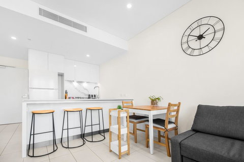 Luxe Apartment With Balcony And Pool Near Galleries - E Caravan Parks 1