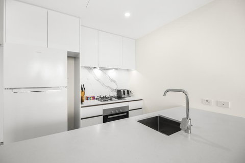 Luxe Apartment With Balcony And Pool Near Galleries - E Caravan Parks 2