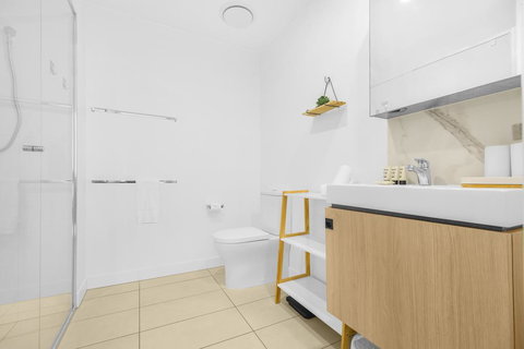 Luxe Apartment With Balcony And Pool Near Galleries - E Caravan Parks 3