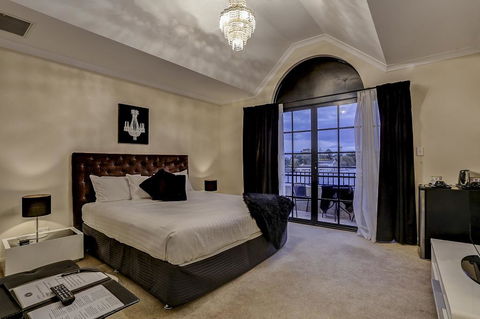 Luxe On Kensington - E Caravan Parks 3
