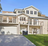 Luxurious Lake House - E Caravan Parks