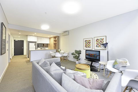 Luxury 1 Bedroom + 1 Study With 1 Parking - E Caravan Parks 0