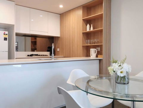Luxury 1 Bedroom + 1 Study With 1 Parking - E Caravan Parks 2