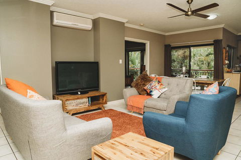 Luxury 3 BDR Apartment Near Beautiful Esplanade - E Caravan Parks 0