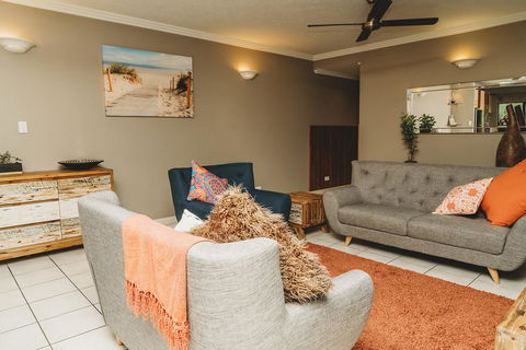 Luxury 3 BDR Apartment Near Beautiful Esplanade - E Caravan Parks 3