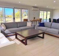 Luxury 3BR Home with KING Bed Metung