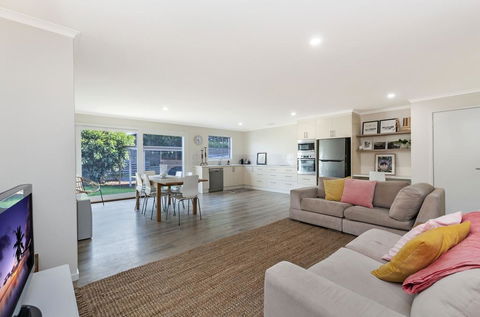 Lyons Cottage - A Quaint Whalers Cottage In Heart Of Port Fairy - E Caravan Parks 1