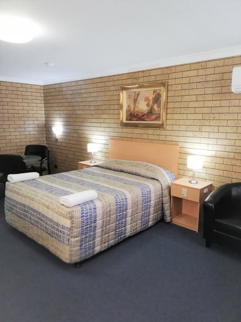 Macintyre Motor Inn - E Caravan Parks 3