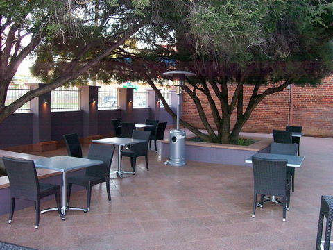 Mackellar Motel - E Caravan Parks 3