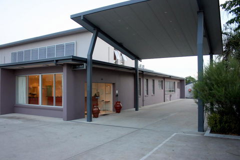 Mackellar Motel - E Caravan Parks 1