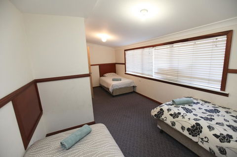 Macquarie Cottage - E Caravan Parks 3