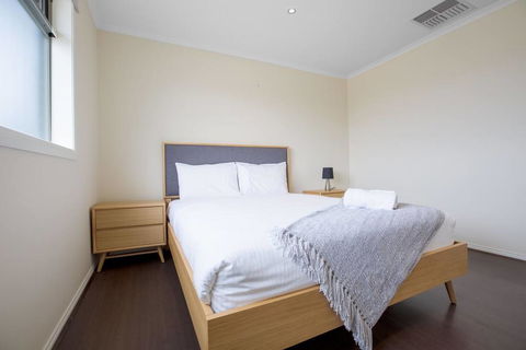 Magnificent Lux Stay@Mont Albert 4BR/WIFI/Garage - E Caravan Parks 2