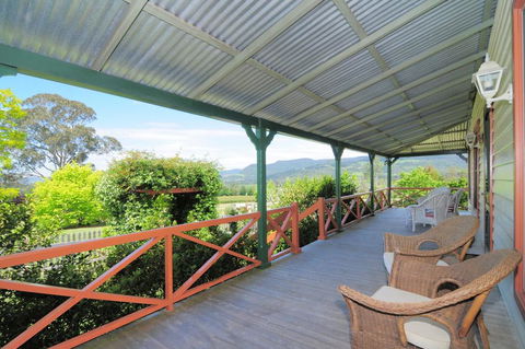 Magnolia Cottage - Kangaroo Valley - E Caravan Parks 1