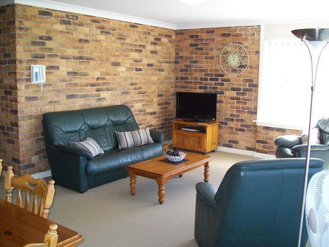 Mainsail 10 17 Owen Street - E Caravan Parks 1