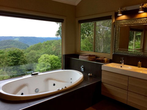 Maleny Luxury Cottages - E Caravan Parks 1