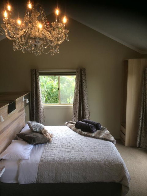 Maleny Luxury Cottages - E Caravan Parks 3