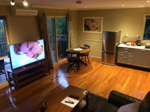 Maleny Luxury Cottages - E Caravan Parks 2