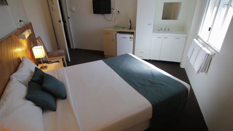Manly Hotel - E Caravan Parks 3