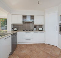 Mariner Beach House - Salamander Bay - E Caravan Parks