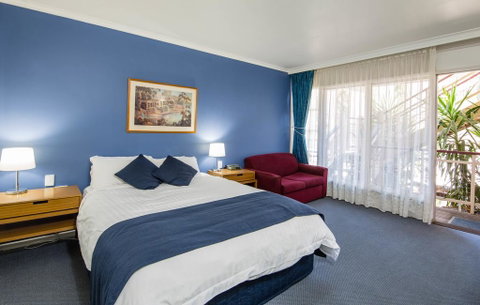 MAS Country Riverboat Lodge Motor Inn - E Caravan Parks 1