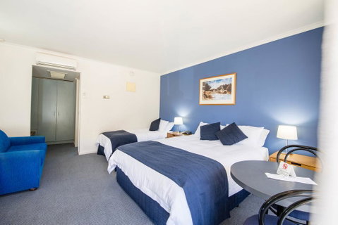 MAS Country Riverboat Lodge Motor Inn - E Caravan Parks 3