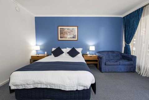 MAS Country Riverboat Lodge Motor Inn - E Caravan Parks 0
