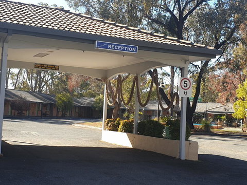 Matthew Flinders Motor Inn - E Caravan Parks 1