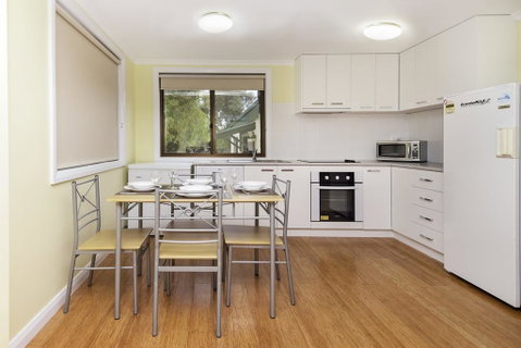 Max's Place 3 - E Caravan Parks 0